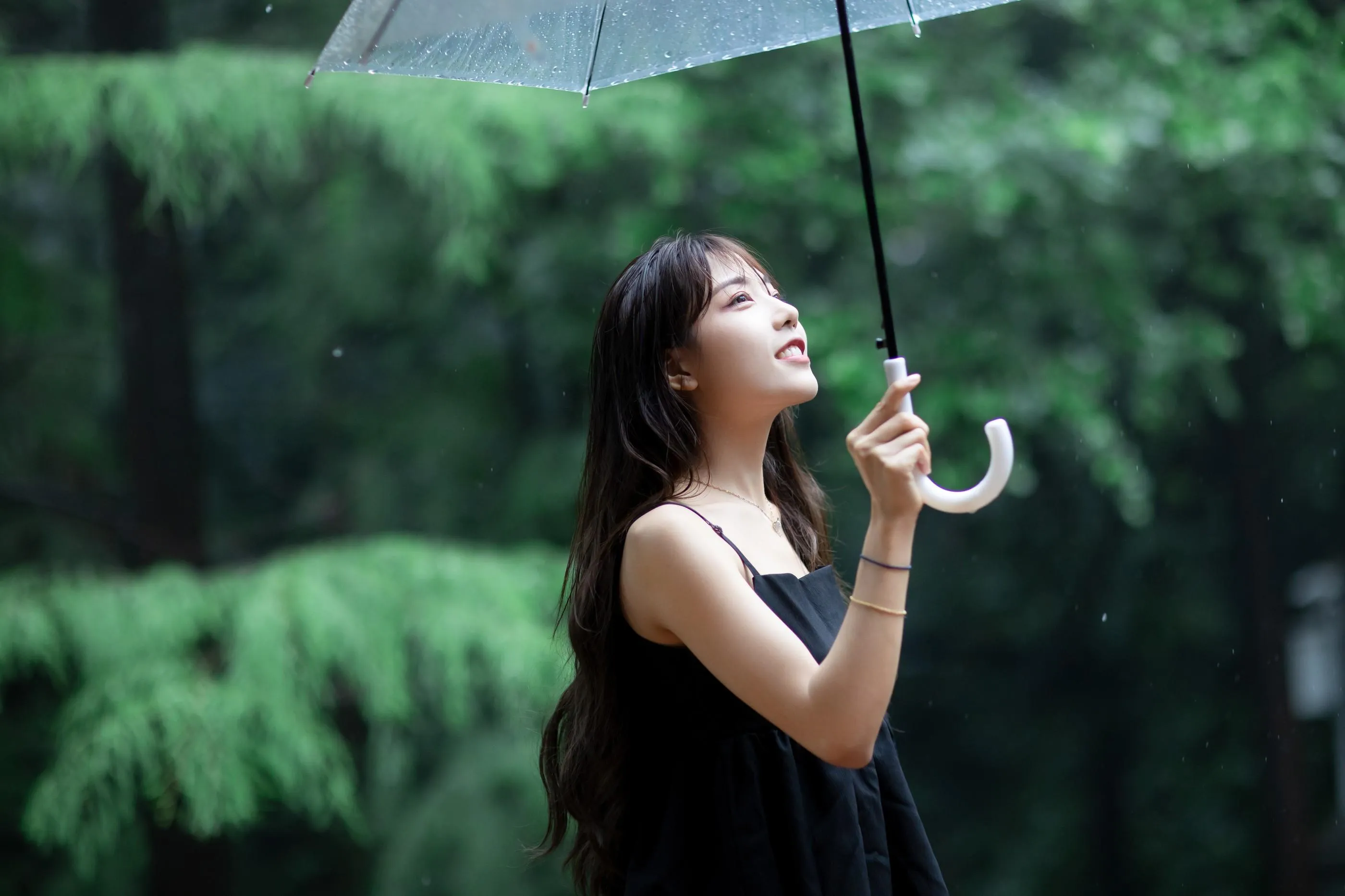 [艺图语] 2022.06.27 透明伞 沐菡 [26P]插图1